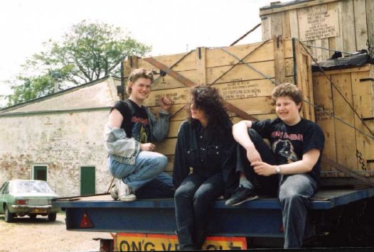 3 Owstwecians on a trailer